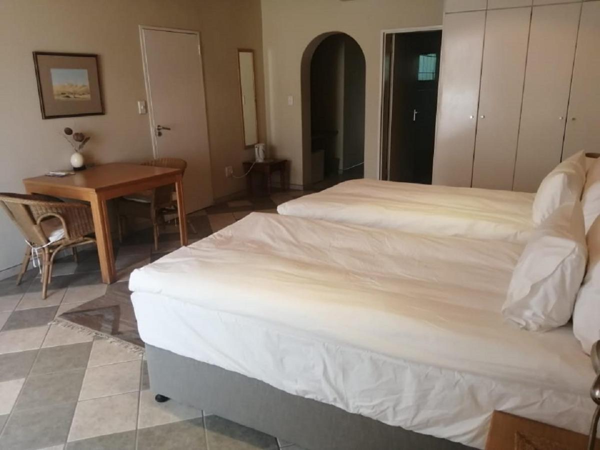 Hotel Pension Palmquell Klein Windhoek Luaran gambar